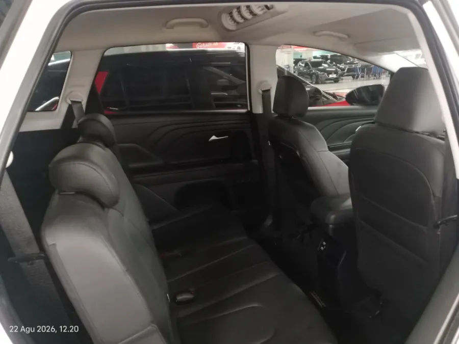Foto Mobil Bekas Kabin Belakang Hyundai Stargazer 1.5 Prime tahun 2023