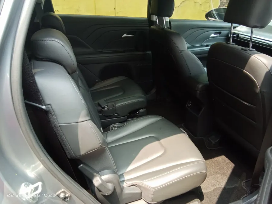 Foto Mobil Bekas Kabin Belakang Hyundai Stargazer 1.5 Prime tahun 2023