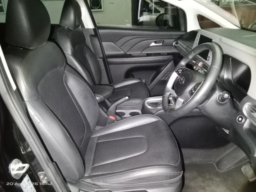 Foto Mobil Bekas Kabin Depan Hyundai Stargazer 1.5 Prime tahun 2023