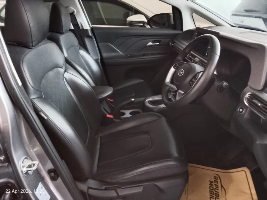 Foto Mobil Bekas Kabin Depan Hyundai Stargazer 1.5 Prime tahun 2023