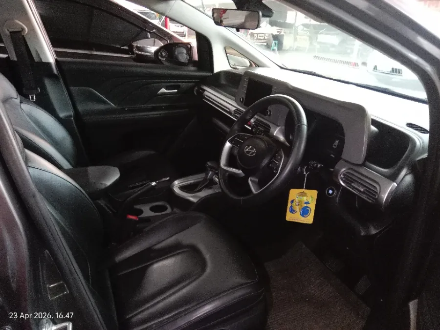 Foto Mobil Bekas Kabin Depan Hyundai Stargazer 1.5 Prime tahun 2023