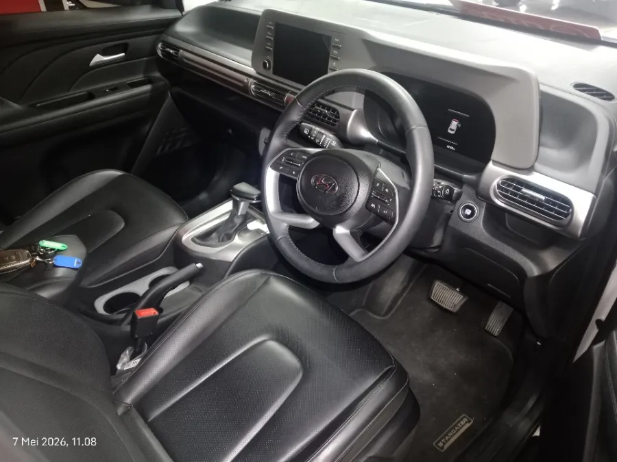 Foto Mobil Bekas Kabin Depan Hyundai Stargazer 1.5 Prime tahun 2023