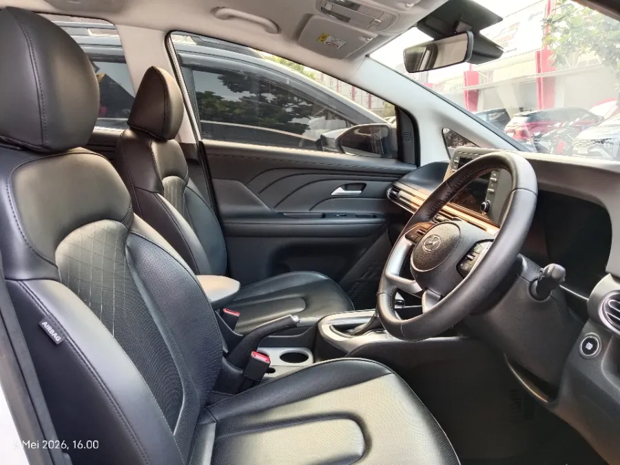 Foto Mobil Bekas Kabin Depan Hyundai Stargazer 1.5 Prime tahun 2023