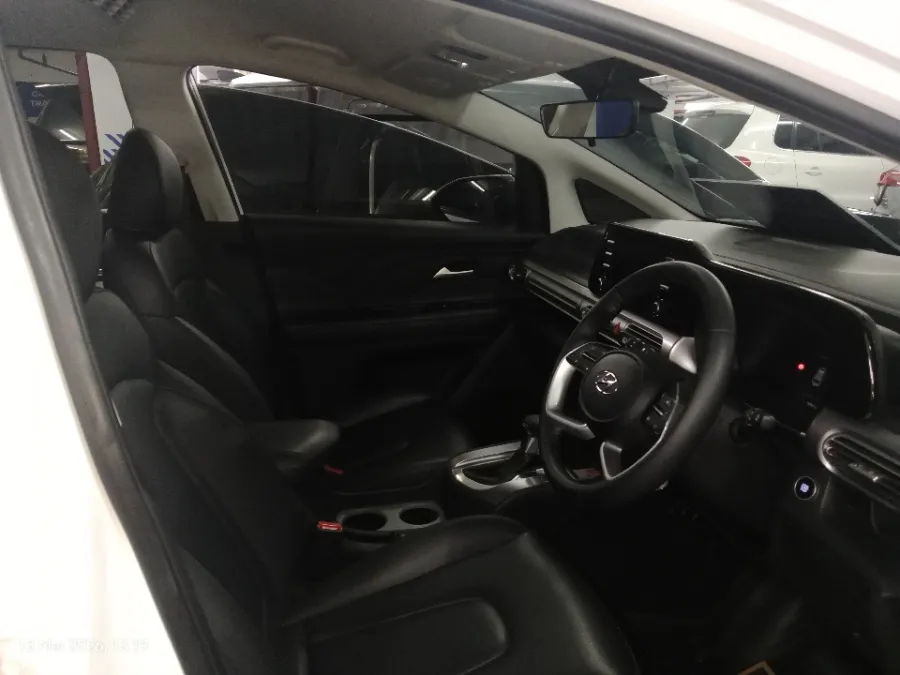 Foto Mobil Bekas Kabin Depan Hyundai Stargazer 1.5 Prime tahun 2023