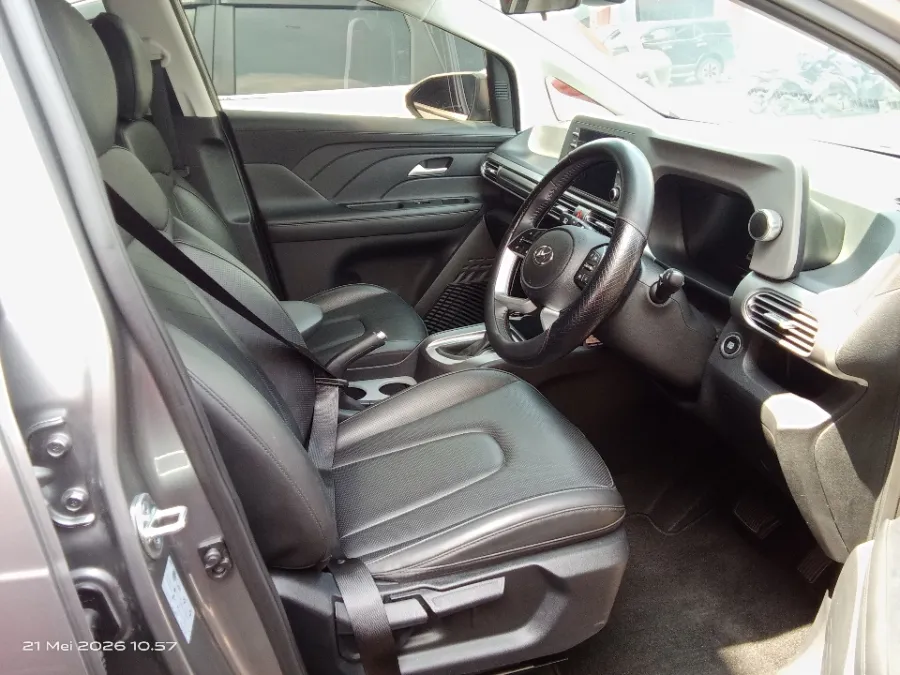 Foto Mobil Bekas Kabin Depan Hyundai Stargazer 1.5 Prime tahun 2023