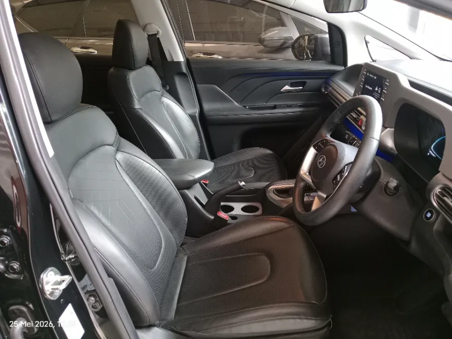 Foto Mobil Bekas Kabin Depan Hyundai Stargazer 1.5 Prime tahun 2023