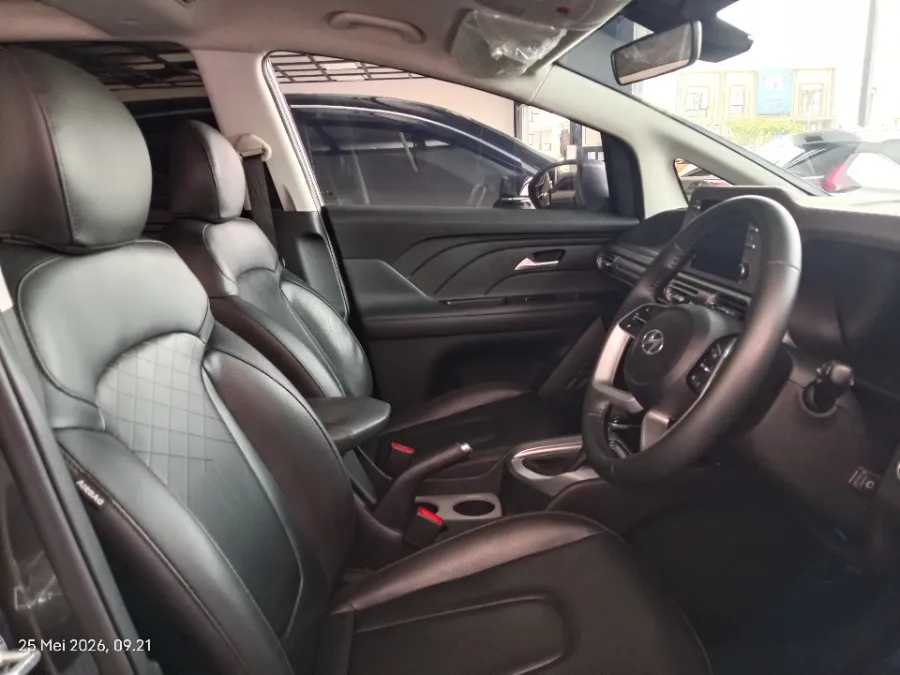 Foto Mobil Bekas Kabin Depan Hyundai Stargazer 1.5 Prime tahun 2023