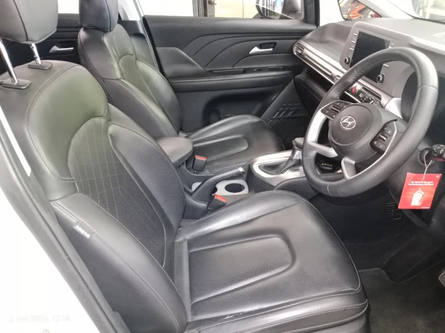 Foto Mobil Bekas Kabin Depan Hyundai Stargazer 1.5 Prime tahun 2023