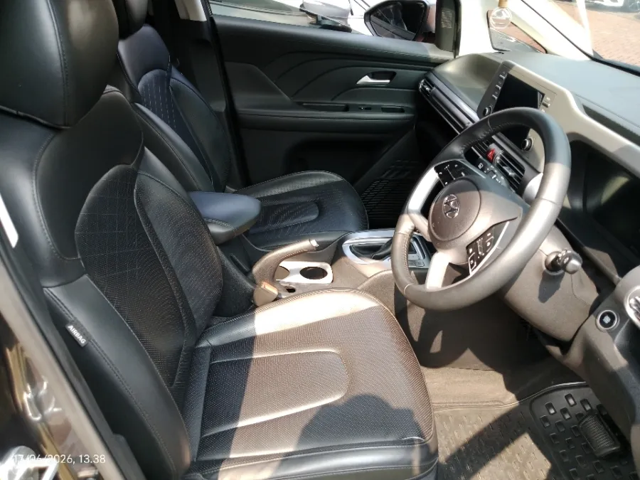 Foto Mobil Bekas Kabin Depan Hyundai Stargazer 1.5 Prime tahun 2023