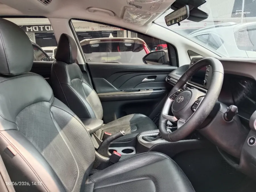 Foto Mobil Bekas Kabin Depan Hyundai Stargazer 1.5 Prime tahun 2023