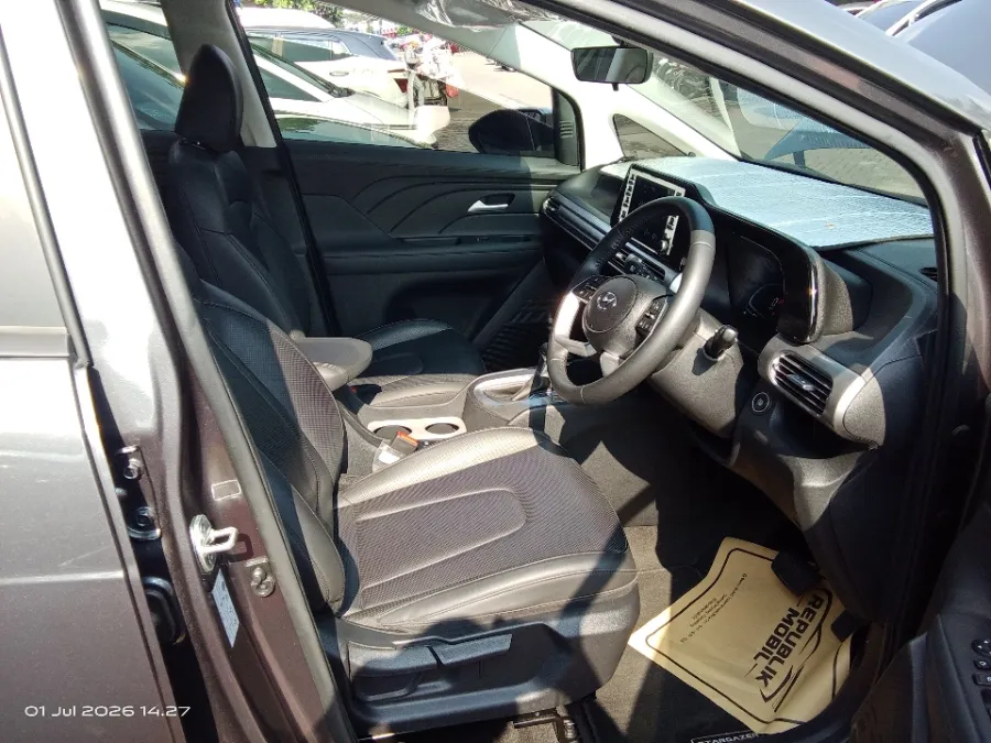 Foto Mobil Bekas Kabin Depan Hyundai Stargazer 1.5 Prime tahun 2023