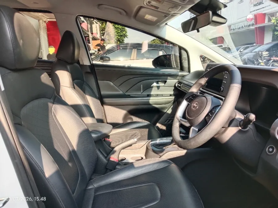 Foto Mobil Bekas Kabin Depan Hyundai Stargazer 1.5 Prime tahun 2023