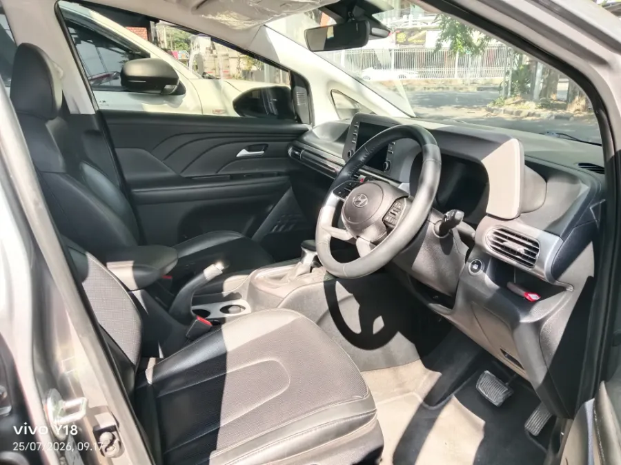 Foto Mobil Bekas Kabin Depan Hyundai Stargazer 1.5 Prime tahun 2023