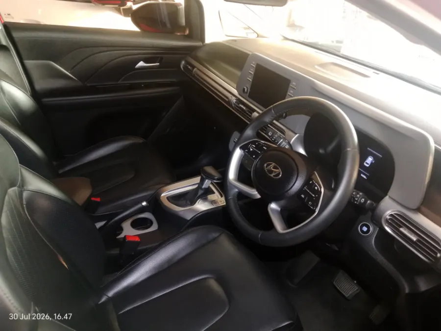 Foto Mobil Bekas Kabin Depan Hyundai Stargazer 1.5 Prime tahun 2023