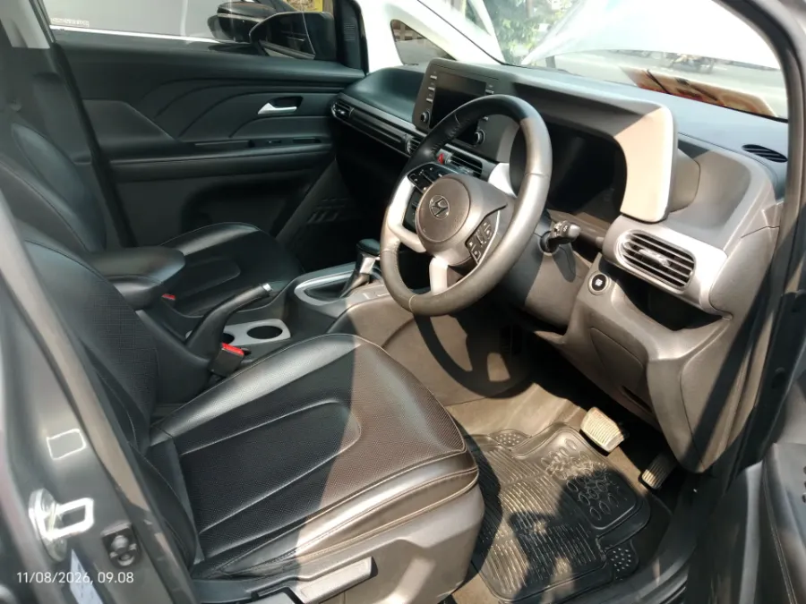 Foto Mobil Bekas Kabin Depan Hyundai Stargazer 1.5 Prime tahun 2023