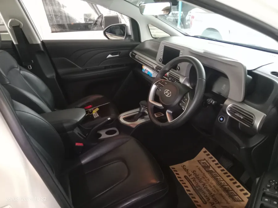 Foto Mobil Bekas Kabin Depan Hyundai Stargazer 1.5 Prime tahun 2023