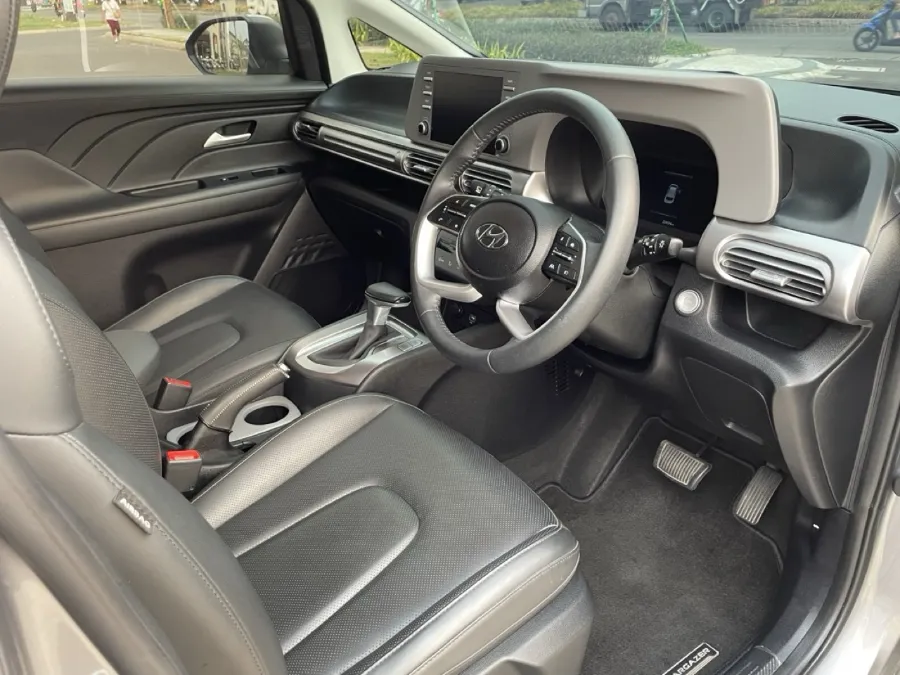 Foto Mobil Bekas Kabin Depan Hyundai Stargazer 1.5 Prime tahun 2023