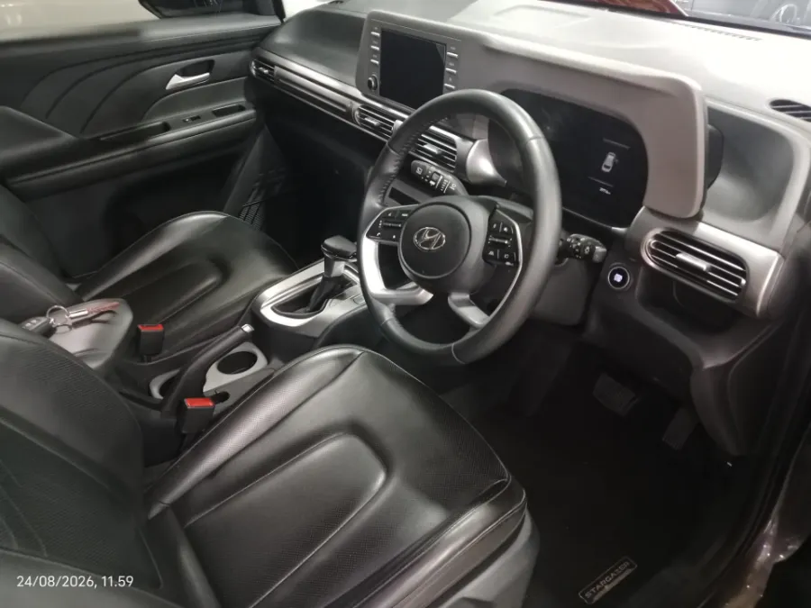 Foto Mobil Bekas Kabin Depan Hyundai Stargazer 1.5 Prime tahun 2023