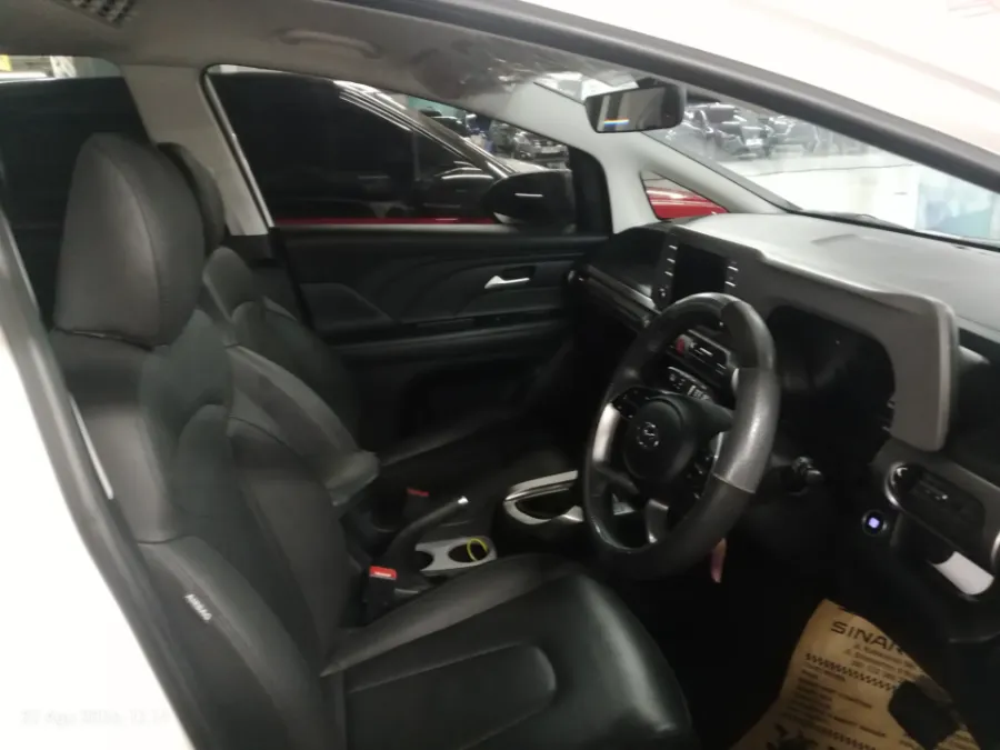 Foto Mobil Bekas Kabin Depan Hyundai Stargazer 1.5 Prime tahun 2023
