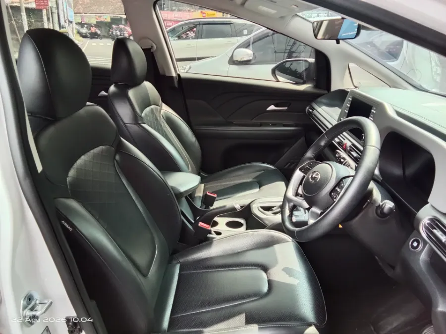 Foto Mobil Bekas Kabin Depan Hyundai Stargazer 1.5 Prime tahun 2023