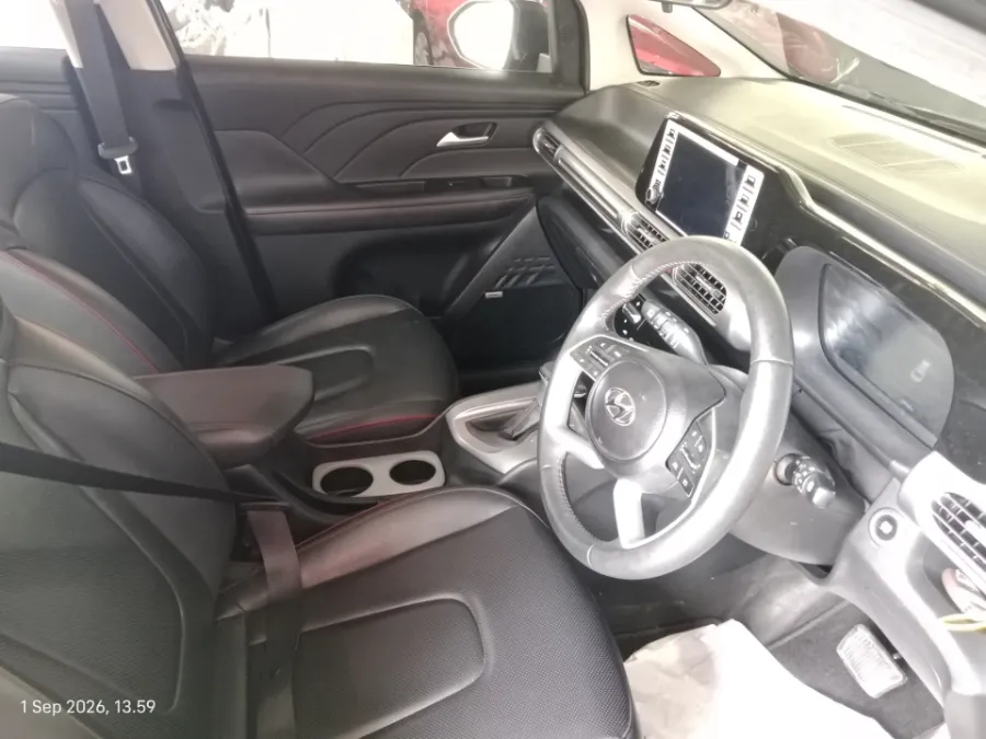 Foto Mobil Bekas Kabin Depan Hyundai Stargazer 1.5 Prime tahun 2023