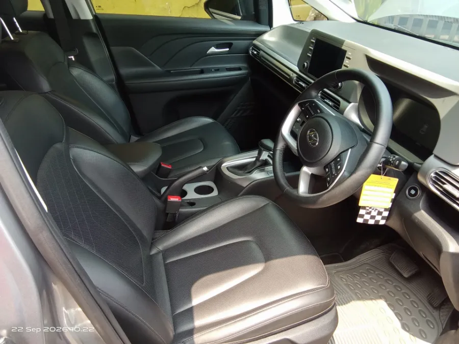 Foto Mobil Bekas Kabin Depan Hyundai Stargazer 1.5 Prime tahun 2023