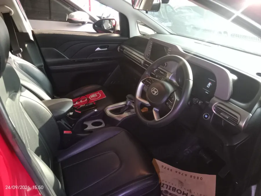 Foto Mobil Bekas Kabin Depan Hyundai Stargazer 1.5 Prime tahun 2023