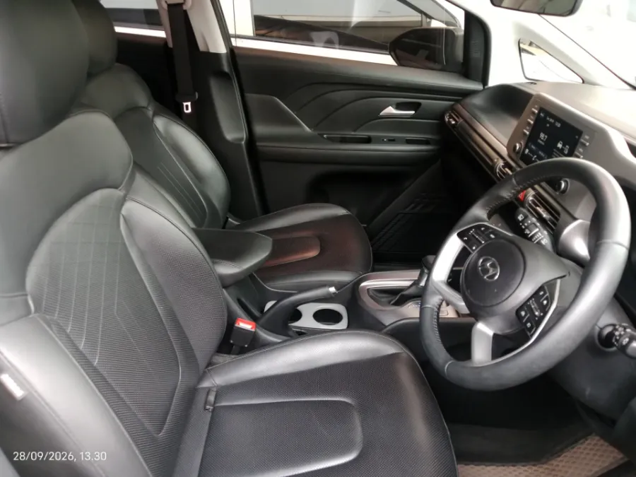 Foto Mobil Bekas Kabin Depan Hyundai Stargazer 1.5 Prime tahun 2023