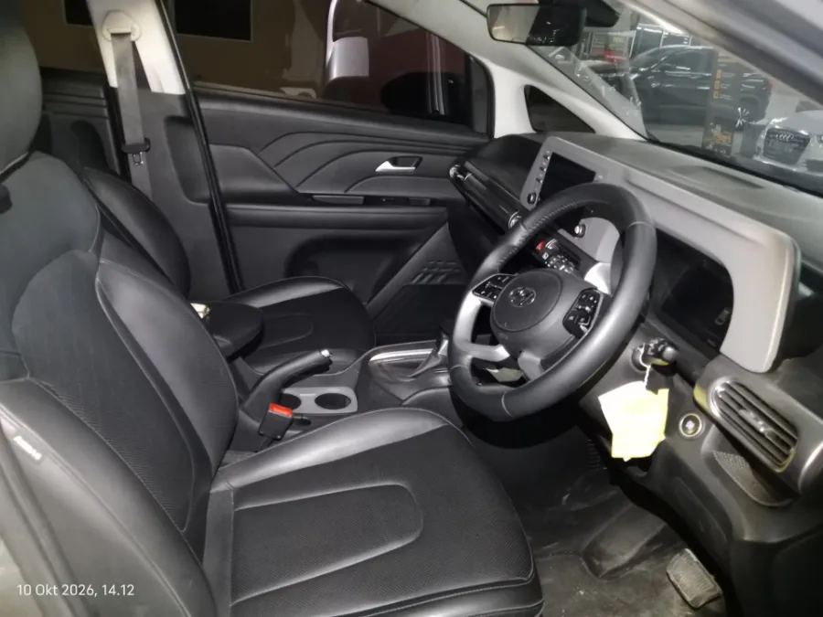 Foto Mobil Bekas Kabin Depan Hyundai Stargazer 1.5 Prime tahun 2023