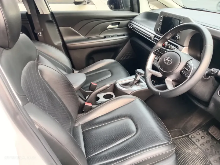 Foto Mobil Bekas Kabin Depan Hyundai Stargazer 1.5 Prime tahun 2023