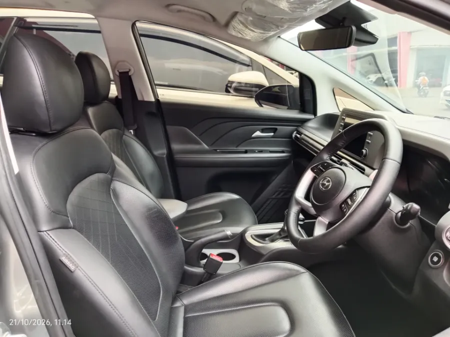 Foto Mobil Bekas Kabin Depan Hyundai Stargazer 1.5 Prime tahun 2023