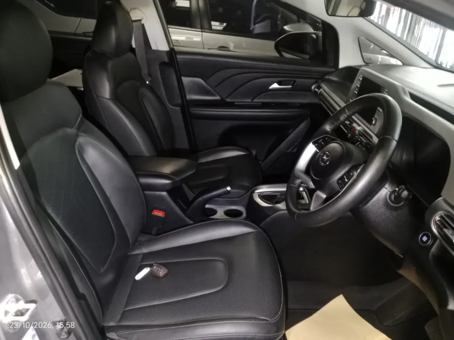 Foto Mobil Bekas Kabin Depan Hyundai Stargazer 1.5 Prime tahun 2023
