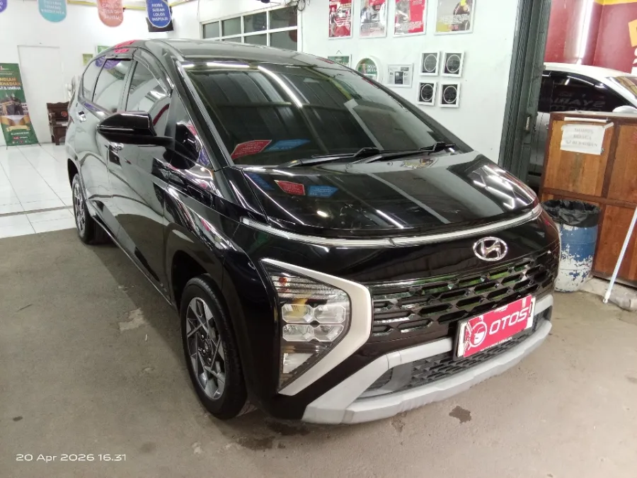 Foto Mobil Bekas Kanan Depan Hyundai Stargazer 1.5 Prime tahun 2023