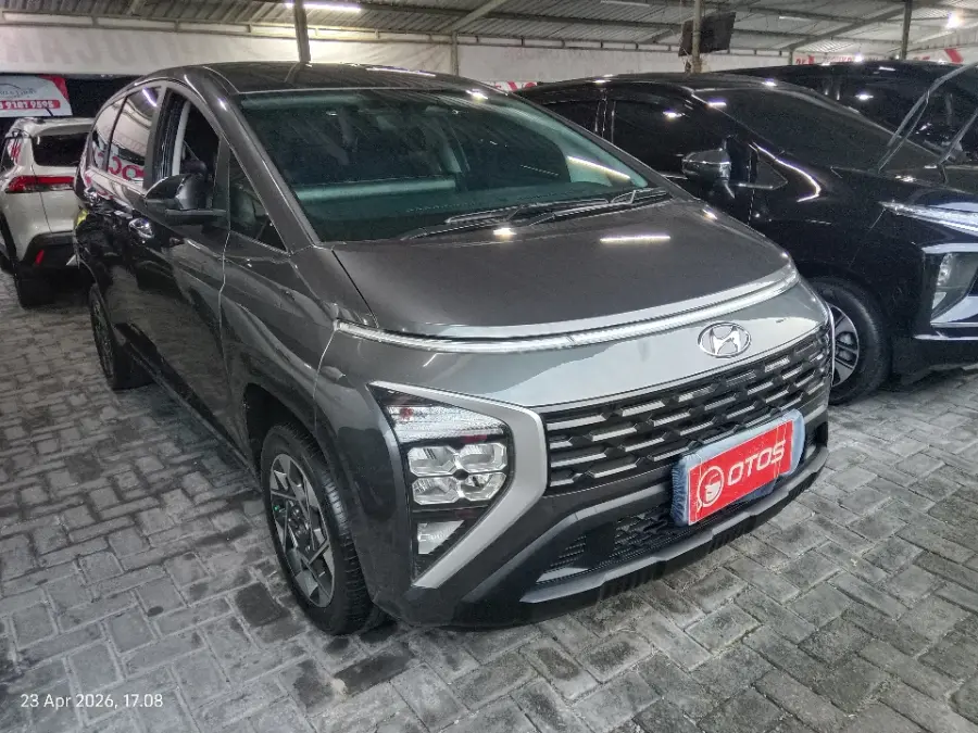 Foto Mobil Bekas Kanan Depan Hyundai Stargazer 1.5 Prime tahun 2023
