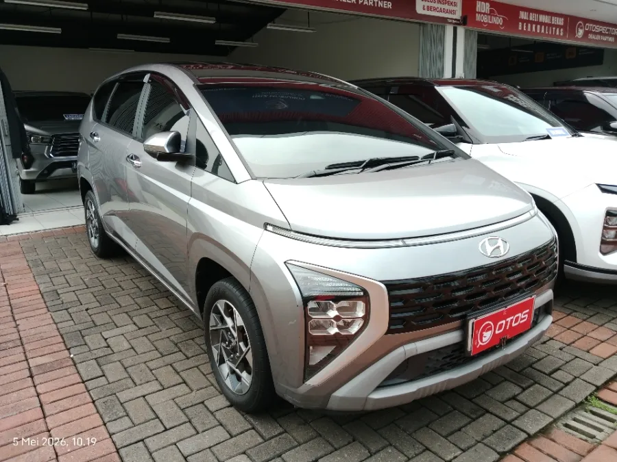 Foto Mobil Bekas Kanan Depan Hyundai Stargazer 1.5 Prime tahun 2023