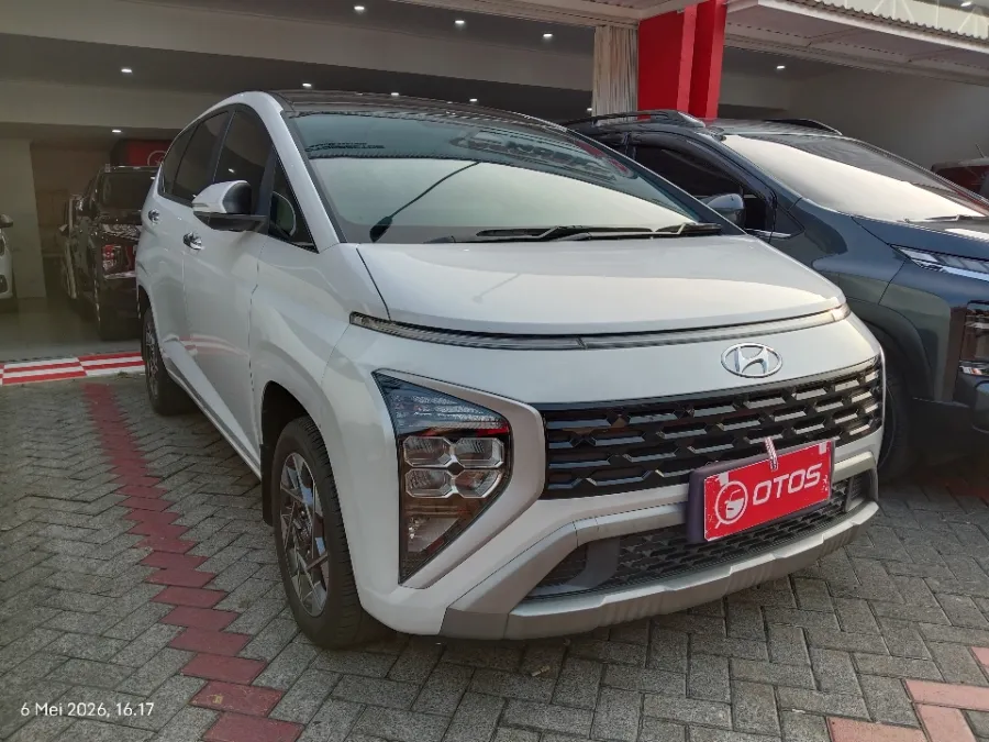 Foto Mobil Bekas Kanan Depan Hyundai Stargazer 1.5 Prime tahun 2023
