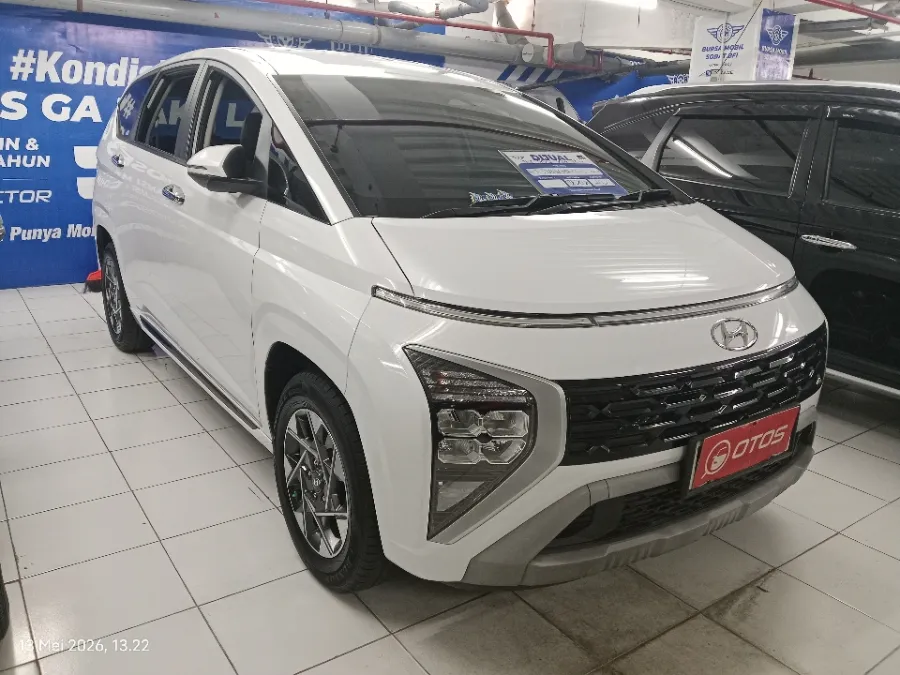 Foto Mobil Bekas Kanan Depan Hyundai Stargazer 1.5 Prime tahun 2023