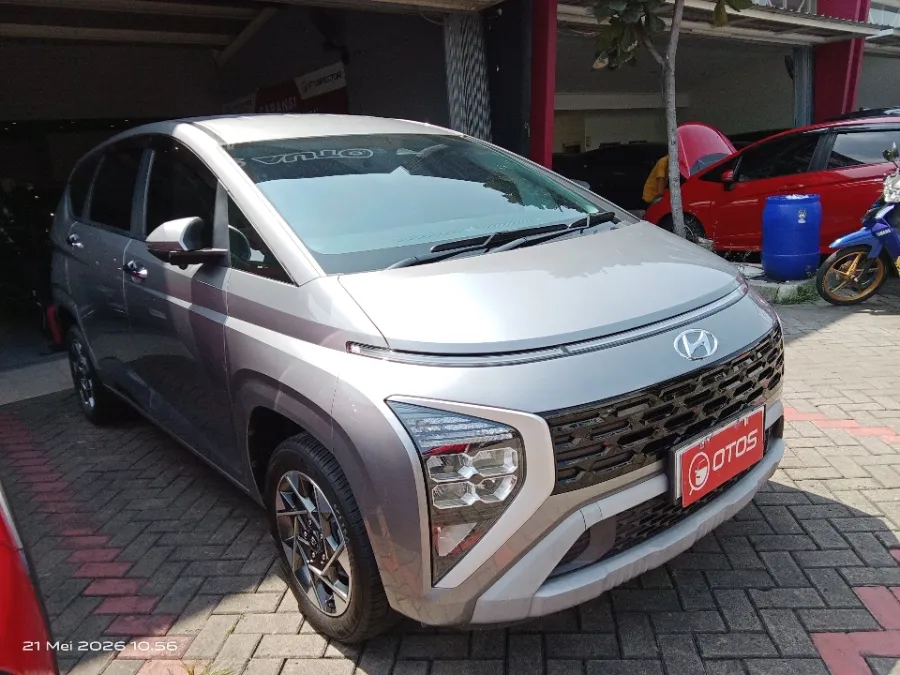 Foto Mobil Bekas Kanan Depan Hyundai Stargazer 1.5 Prime tahun 2023