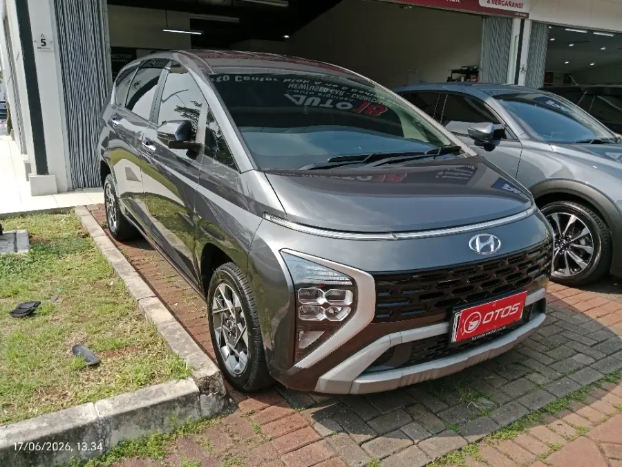Foto Mobil Bekas Kanan Depan Hyundai Stargazer 1.5 Prime tahun 2023