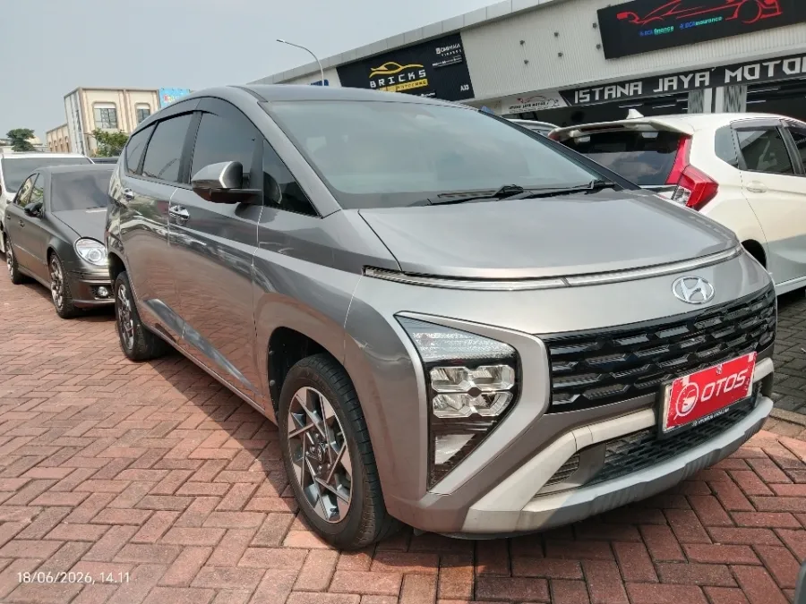 Foto Mobil Bekas Kanan Depan Hyundai Stargazer 1.5 Prime tahun 2023