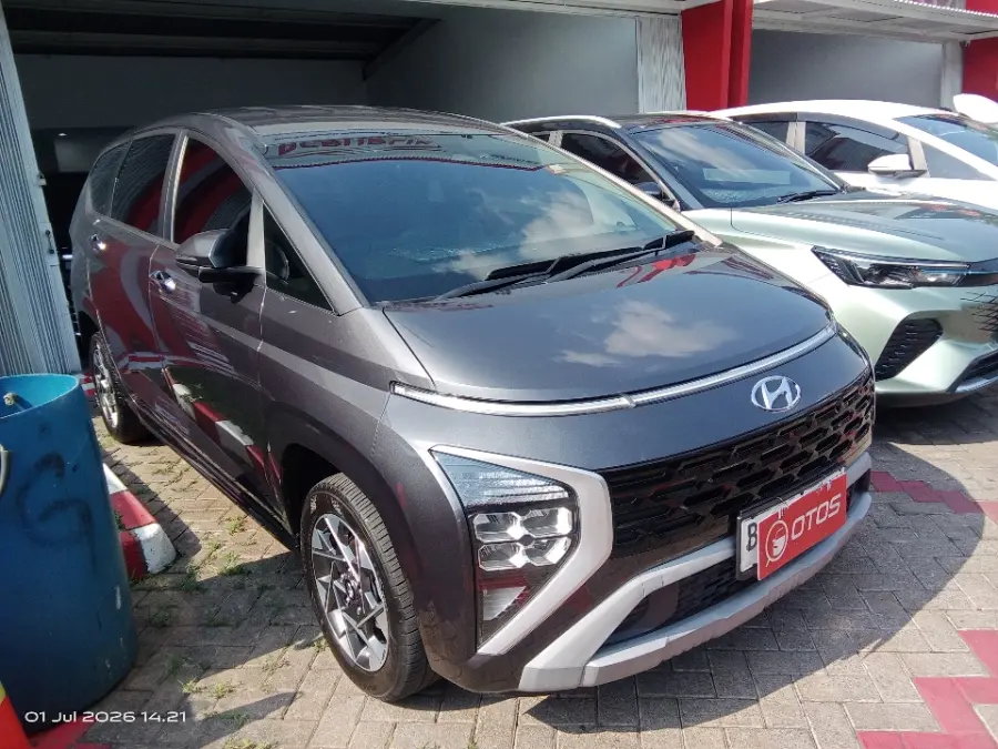 Foto Mobil Bekas Kanan Depan Hyundai Stargazer 1.5 Prime tahun 2023