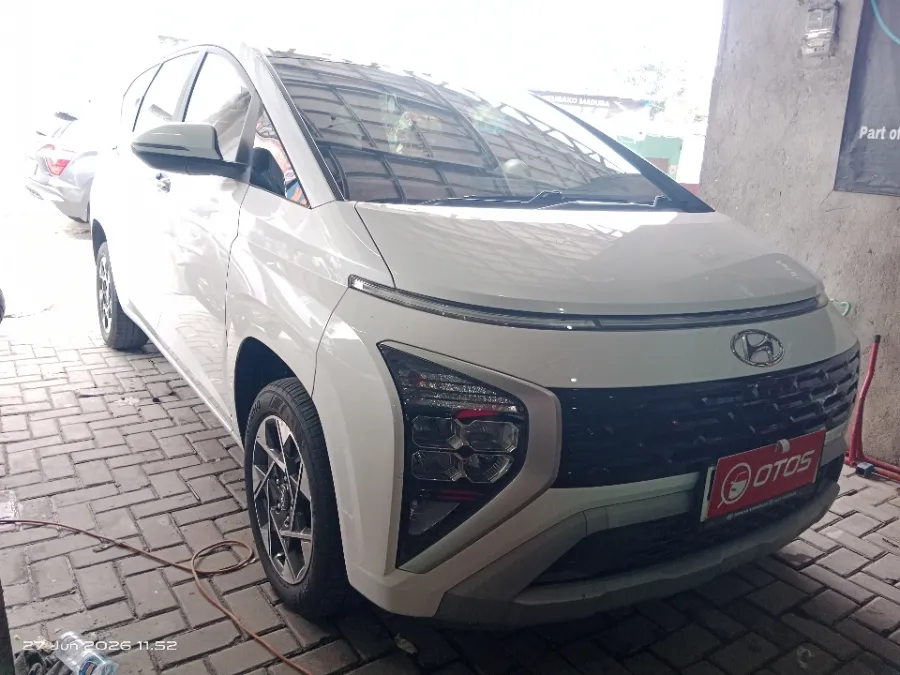 Foto Mobil Bekas Kanan Depan Hyundai Stargazer 1.5 Prime tahun 2023