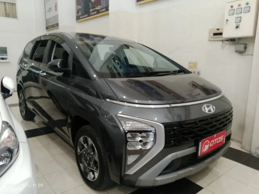 Foto Mobil Bekas Kanan Depan Hyundai Stargazer 1.5 Prime tahun 2023