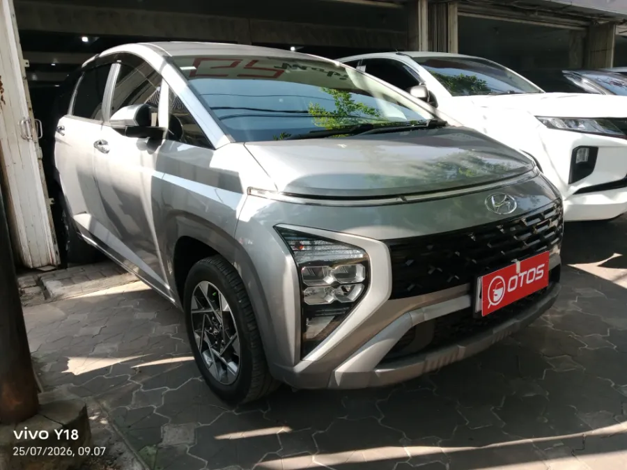 Foto Mobil Bekas Kanan Depan Hyundai Stargazer 1.5 Prime tahun 2023
