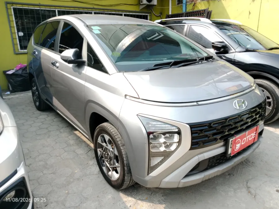 Foto Mobil Bekas Kanan Depan Hyundai Stargazer 1.5 Prime tahun 2023