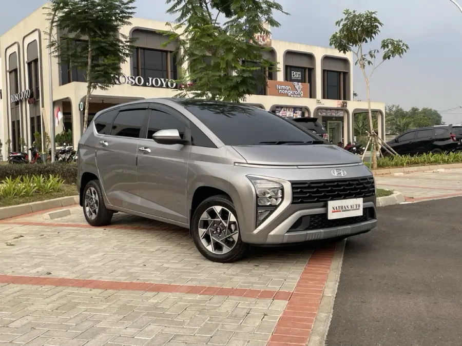 Foto Mobil Bekas Kanan Depan Hyundai Stargazer 1.5 Prime tahun 2023