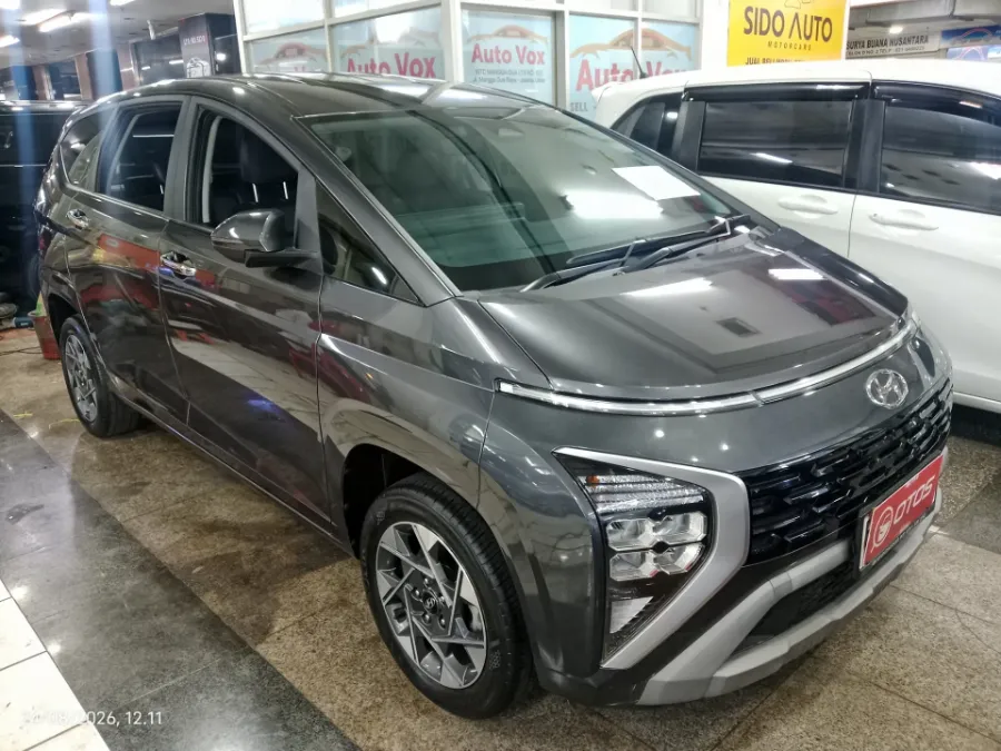 Foto Mobil Bekas Kanan Depan Hyundai Stargazer 1.5 Prime tahun 2023