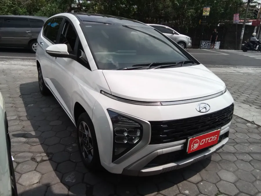 Foto Mobil Bekas Kanan Depan Hyundai Stargazer 1.5 Prime tahun 2023