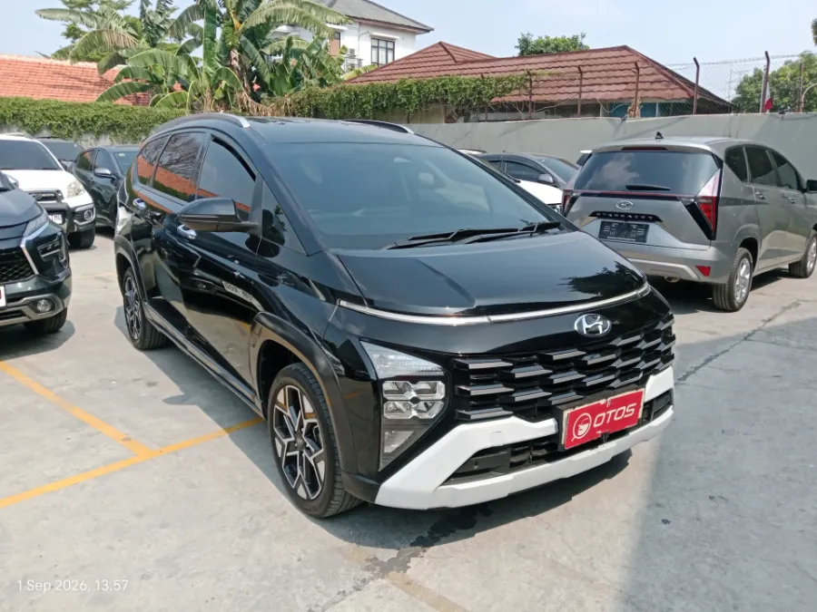 Foto Mobil Bekas Kanan Depan Hyundai Stargazer 1.5 Prime tahun 2023