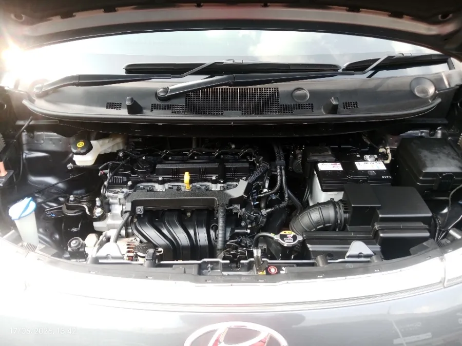 Foto Mobil Bekas Mesin Hyundai Stargazer 1.5 Prime tahun 2023